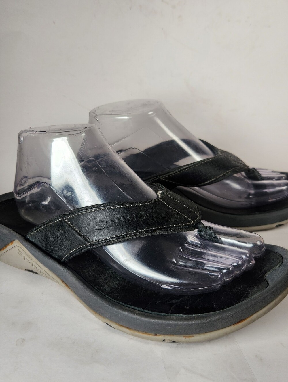 SIMMS Men's Ebb Tide Sandal Size 9 Black Fishing Outdoor Flip Flop Shoe